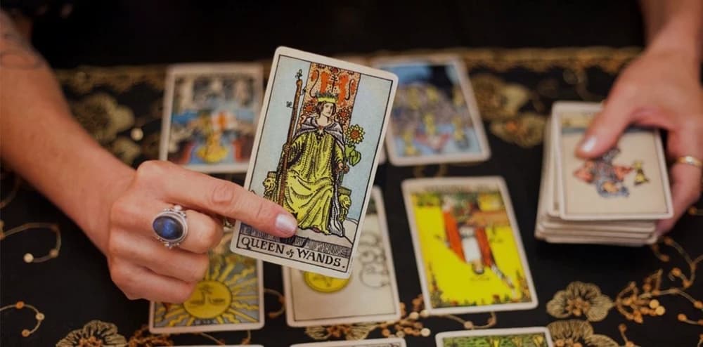 Tarot and oracle reading