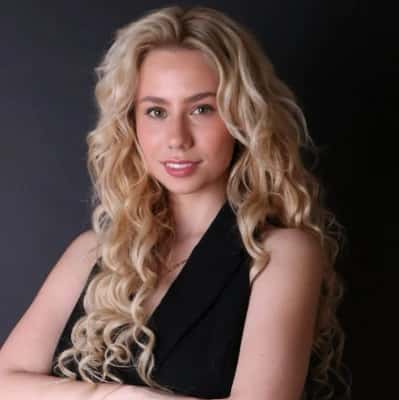 Elina Carlton-avatar